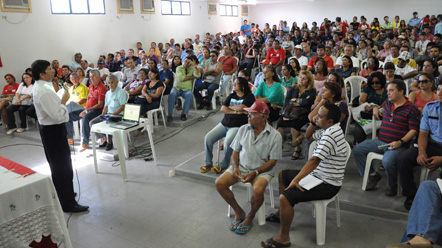 Prefeitura exp&otilde;e PCCV Geral em Assembl&eacute;ia do Sinsenat