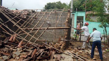 Fiscaliza&ccedil;&atilde;o da Semurb combate ocupa&ccedil;&atilde;o de &aacute;reas p&uacute;blicas na Zona Norte