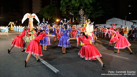 Segunda noite do Cortejo do Natal &eacute; prestigiada por autoridades