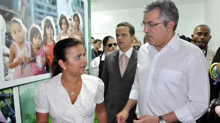 Prefeita e Ministro da Sa&uacute;de visitam UPA de Paju&ccedil;ara 
